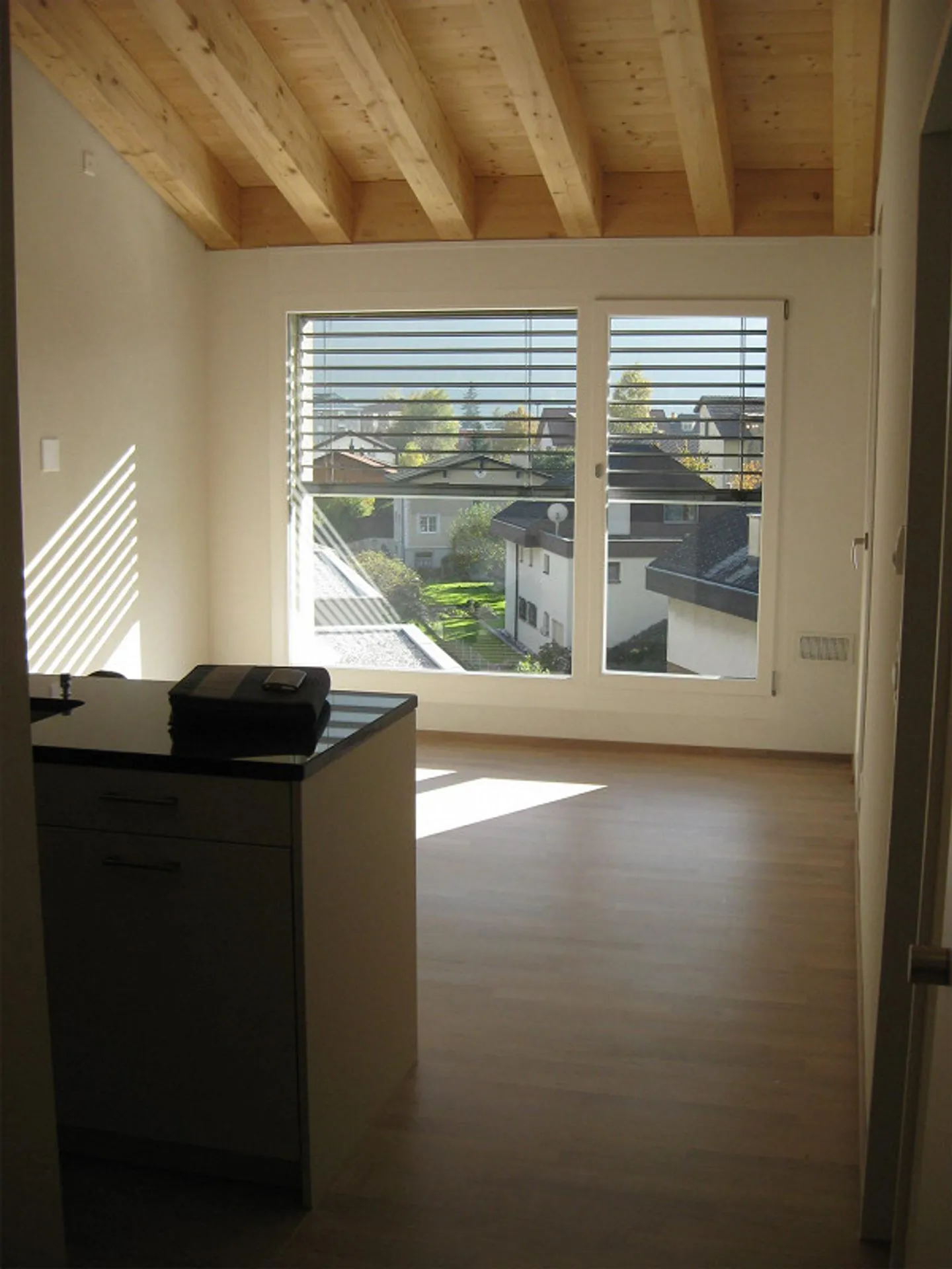 Sunny 2.5-room attic apartment with balcony - Photo 2 of 4