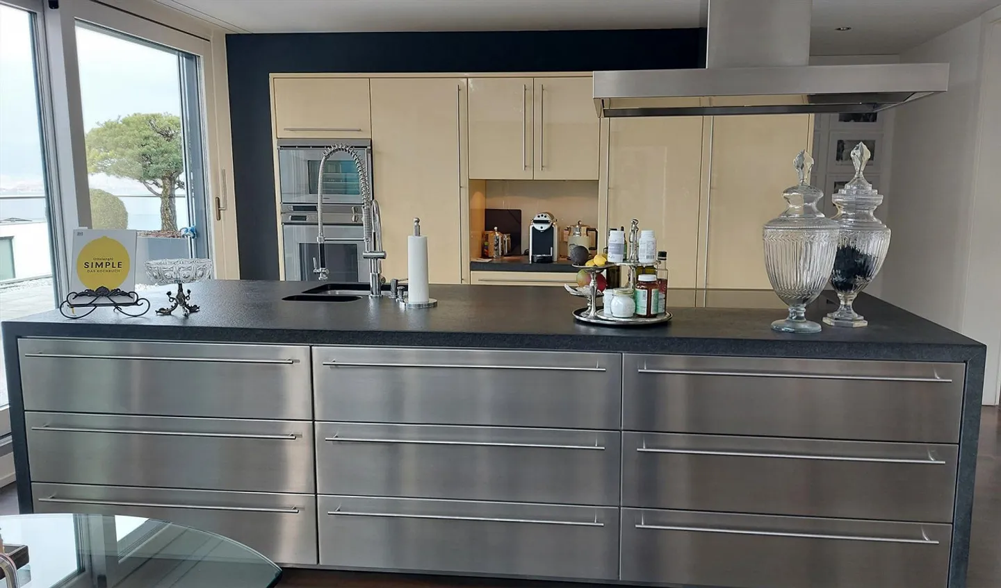 Exclusive penthouse maisonette with unobstructed lake view in Altendorf SZ - Photo 3 of 11
