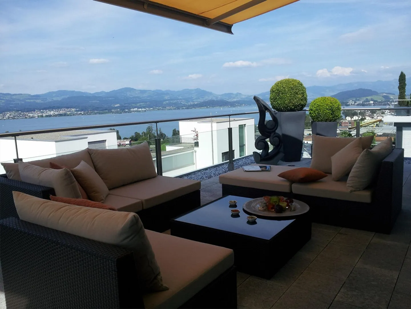 Exclusive penthouse maisonette with unobstructed lake view in Altendorf SZ - Photo 4 of 11