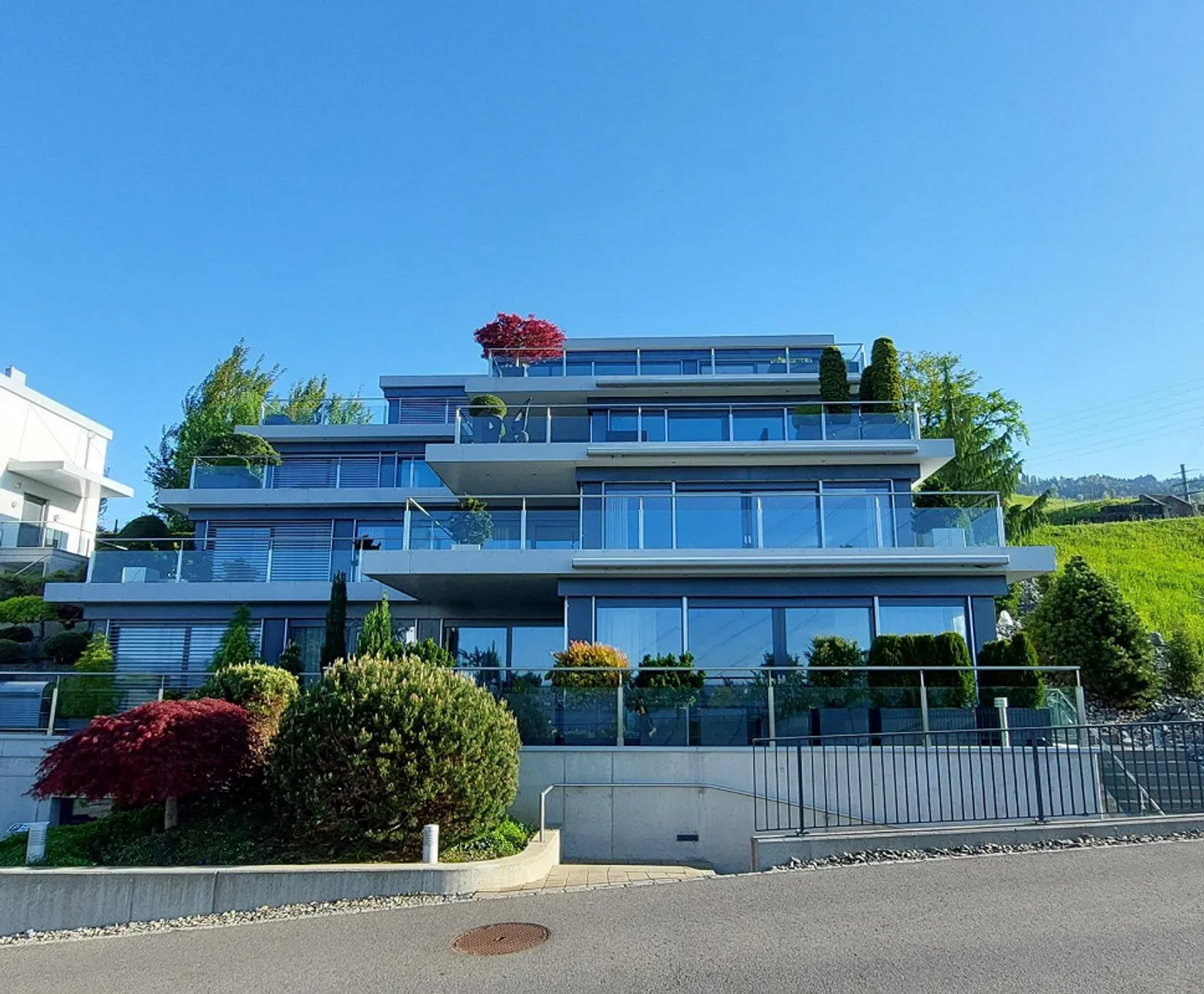Exclusive penthouse maisonette with unobstructed lake view in Altendorf SZ - Photo 7 of 11