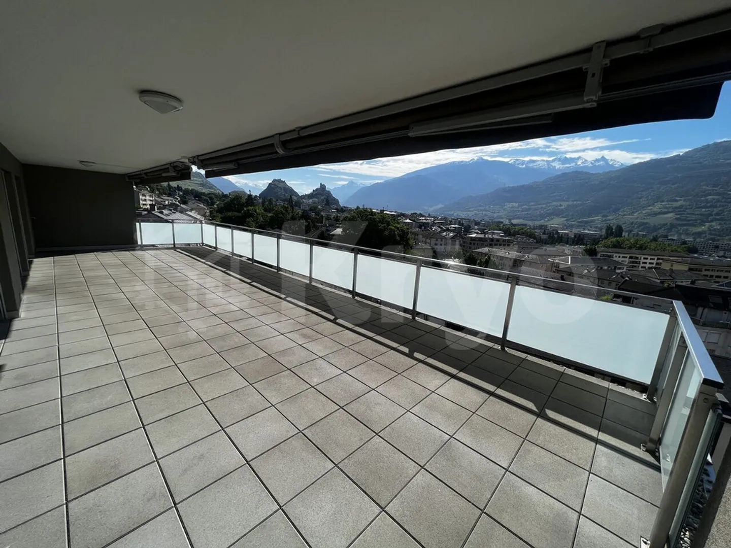SION - MAGNIFICENT PENTHOUSE 4.5 ROOMS - Photo 2 of 11