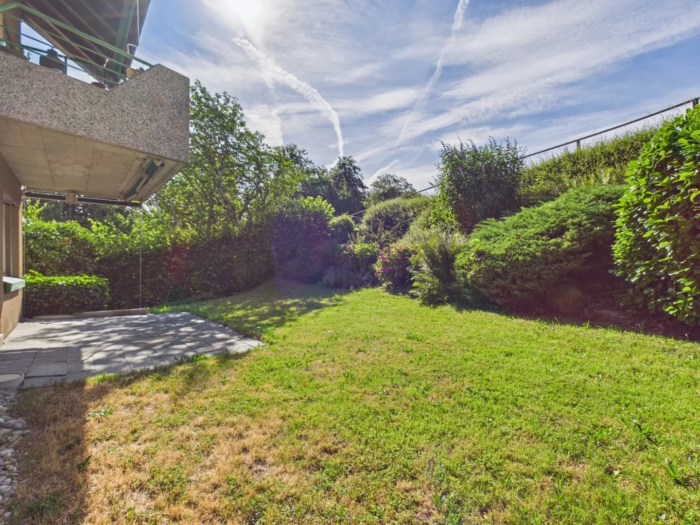 Sunny garden seating area, cozy fireplace and freshly renovated kitchen and bathroom - Photo 12 of 13
