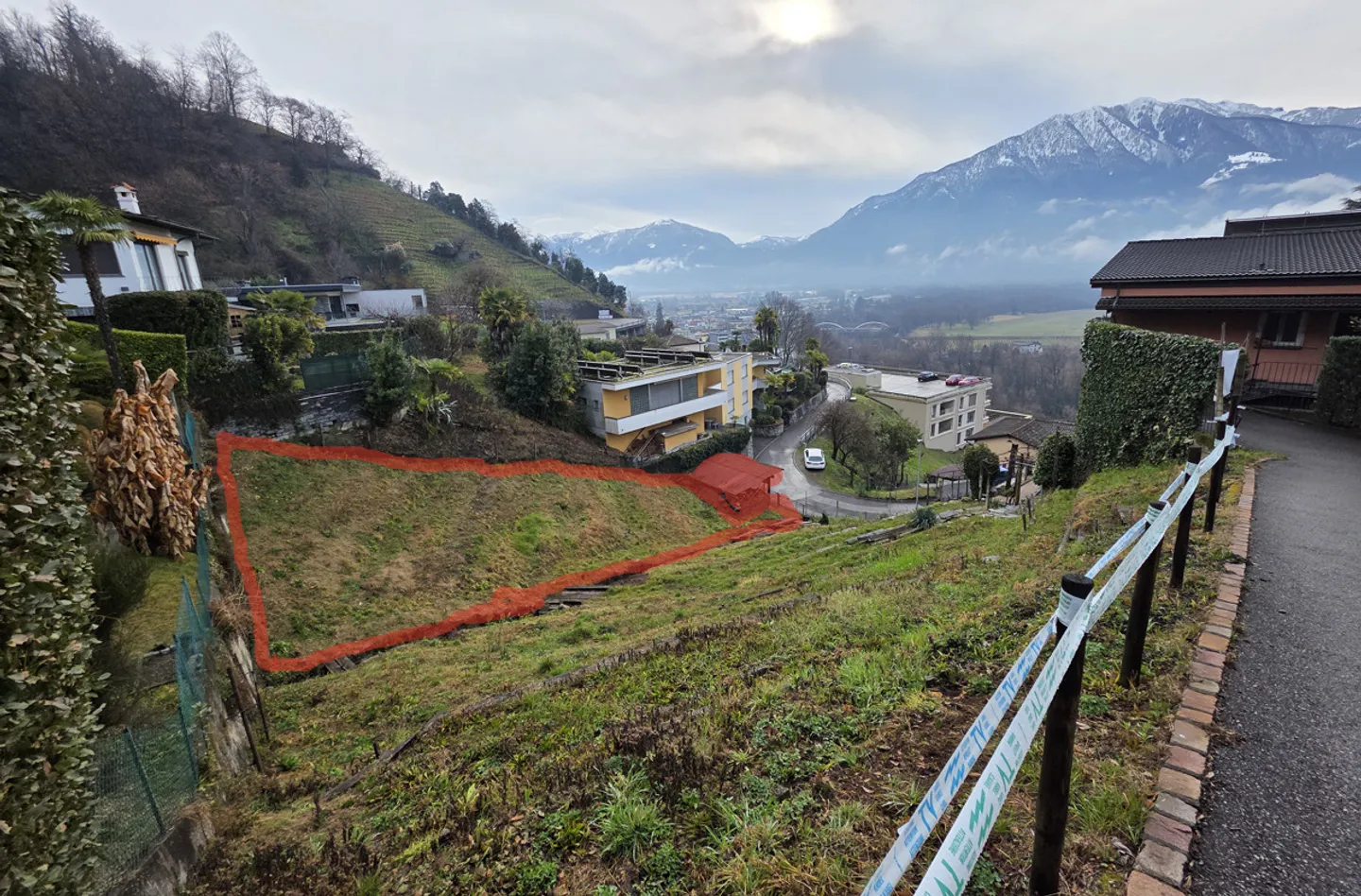 Geräumiges Baugrundstück in Gordola - Foto 1 von 2