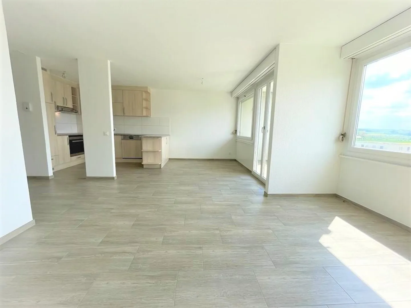 Moderno appartamento di 3,5 stanze con vista sulle montagne a Bellach - Foto 3 di 11