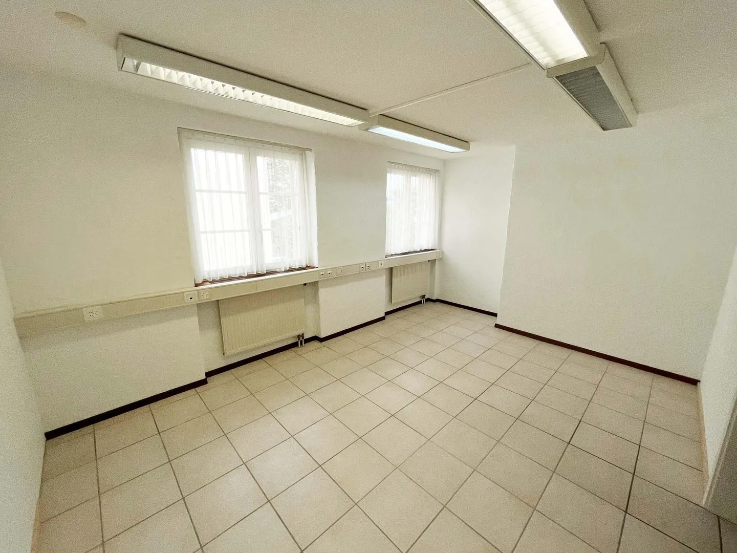 Gewerbefläche zu Vermieten - Foto 3 von 4