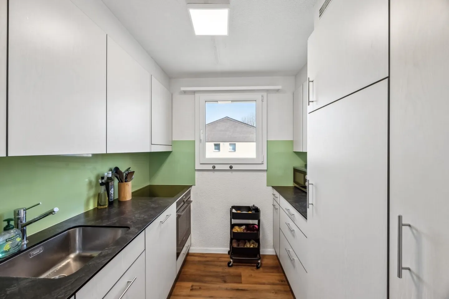 Sunny apartment with a view of the Bernese Alps - Photo 8 of 9