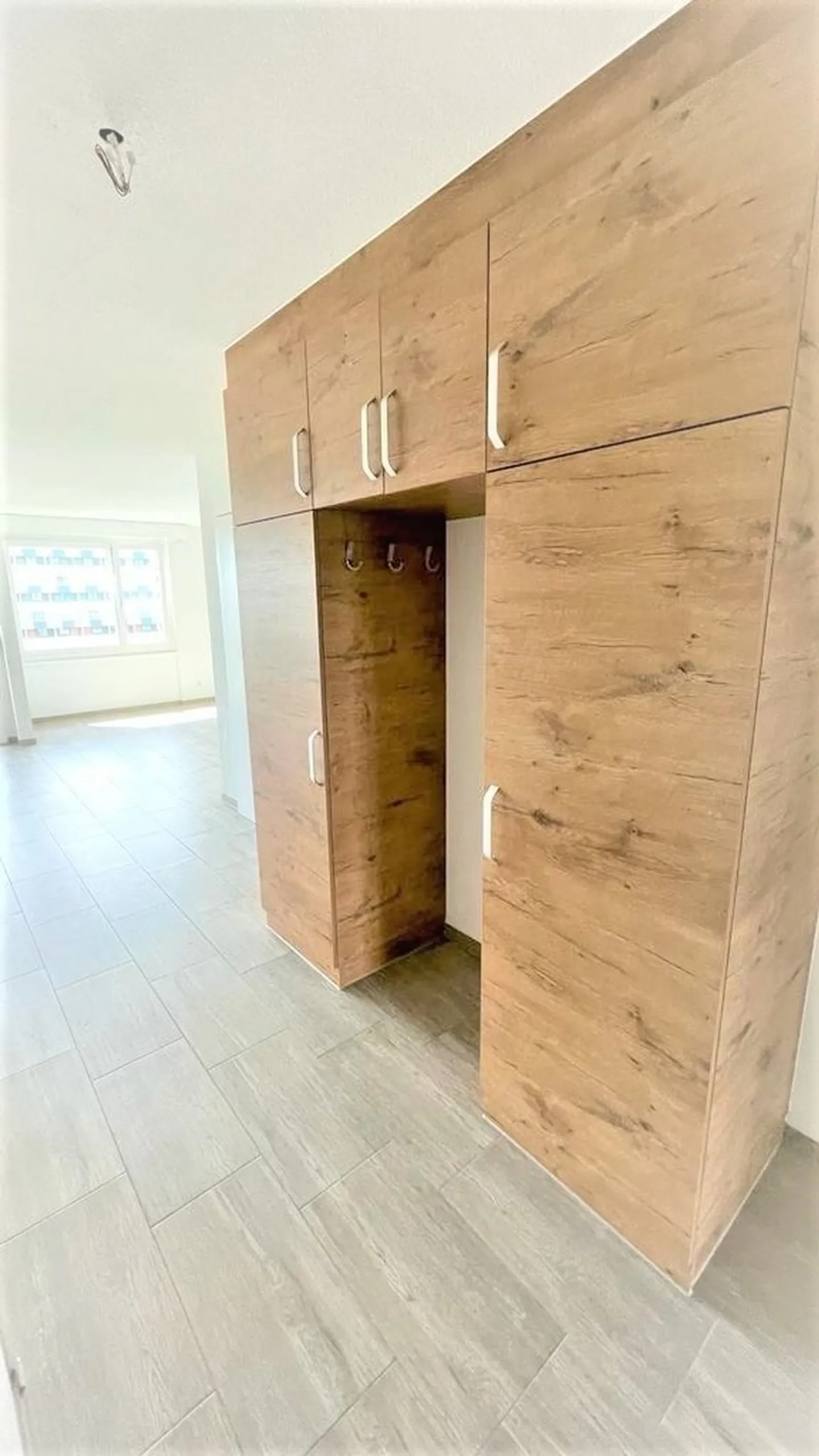 Moderno appartamento di 3,5 stanze con vista sulle montagne a Bellach - Foto 5 di 11