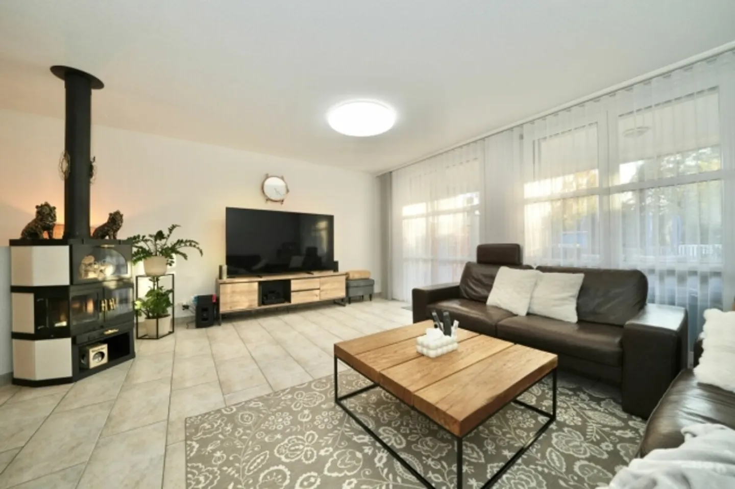 GRANDE CASA A SCHIERA CON UNA VISTA DA SOGNO SULLE ROVINE DEL CASTELLO - Foto 4 di 9