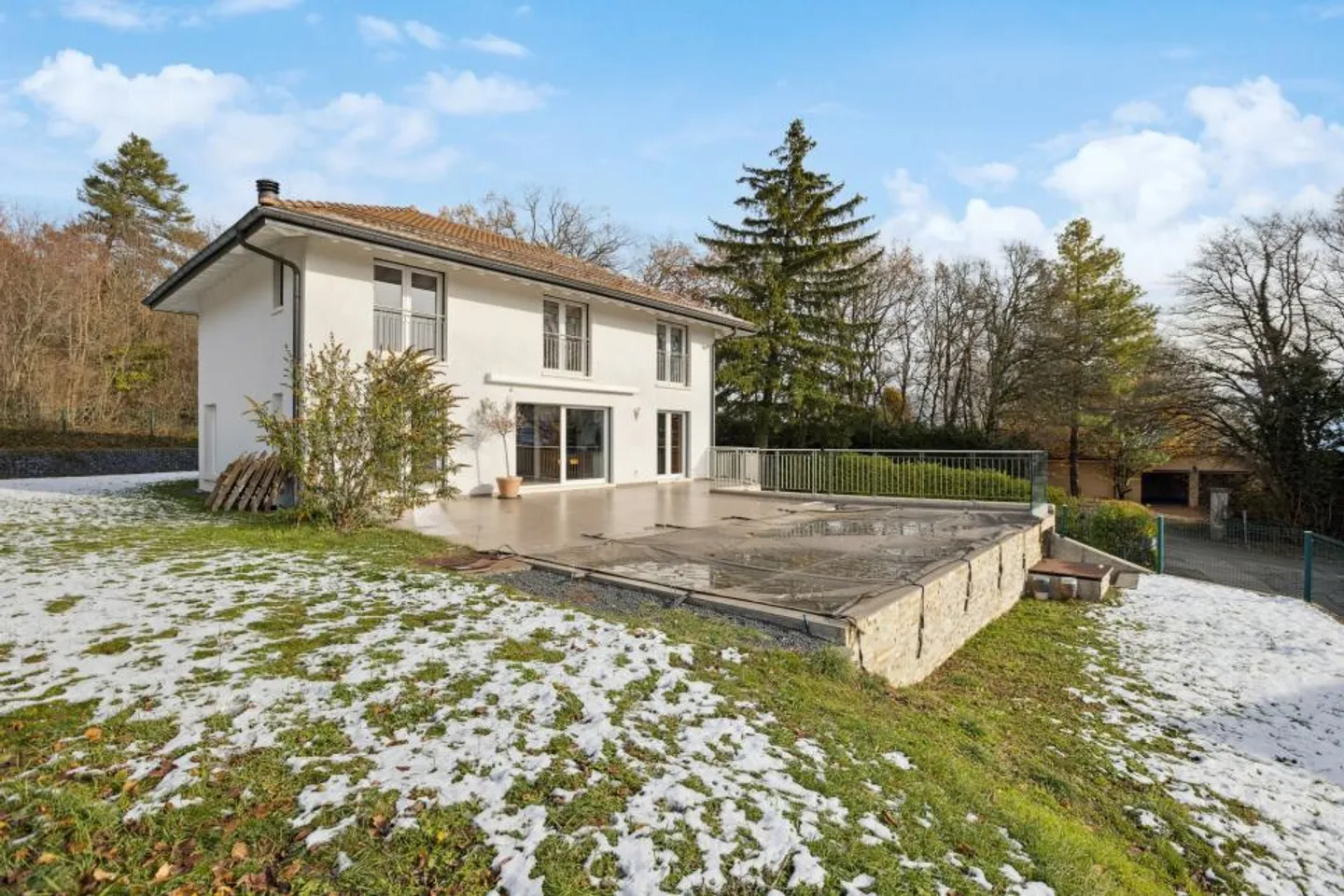 Schönes Anwesen auf einem wunderschönen Grundstück mit Pool - Foto 1 von 10