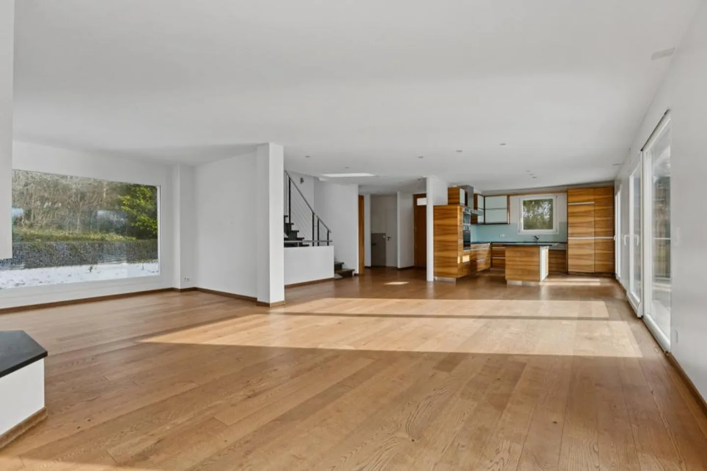 Schönes Anwesen auf einem wunderschönen Grundstück mit Pool - Foto 2 von 10