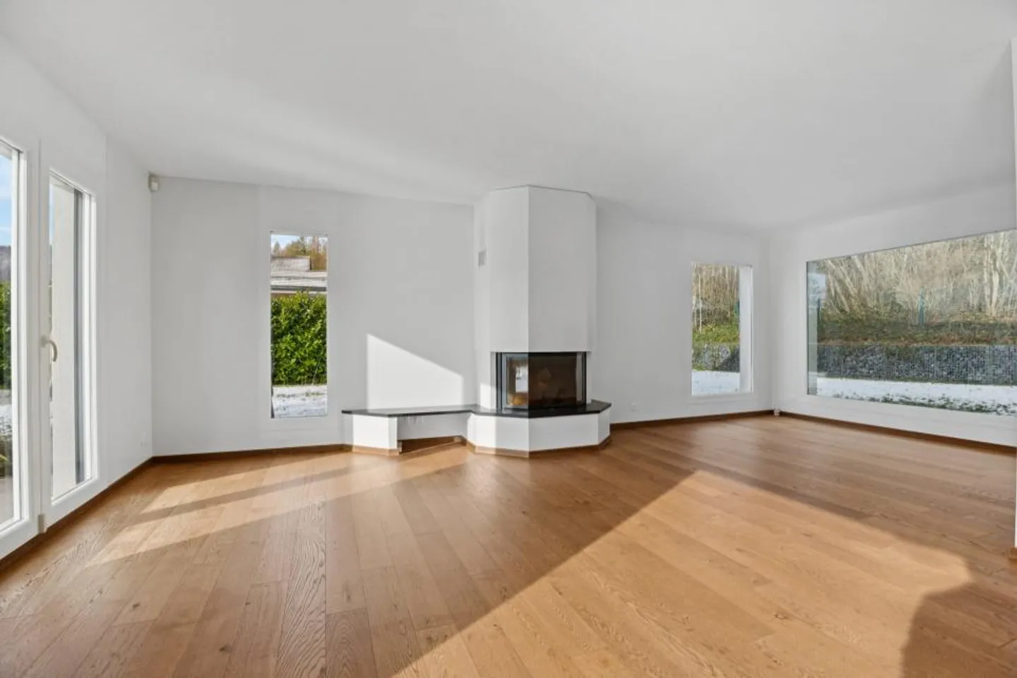 Schönes Anwesen auf einem wunderschönen Grundstück mit Pool - Foto 3 von 10