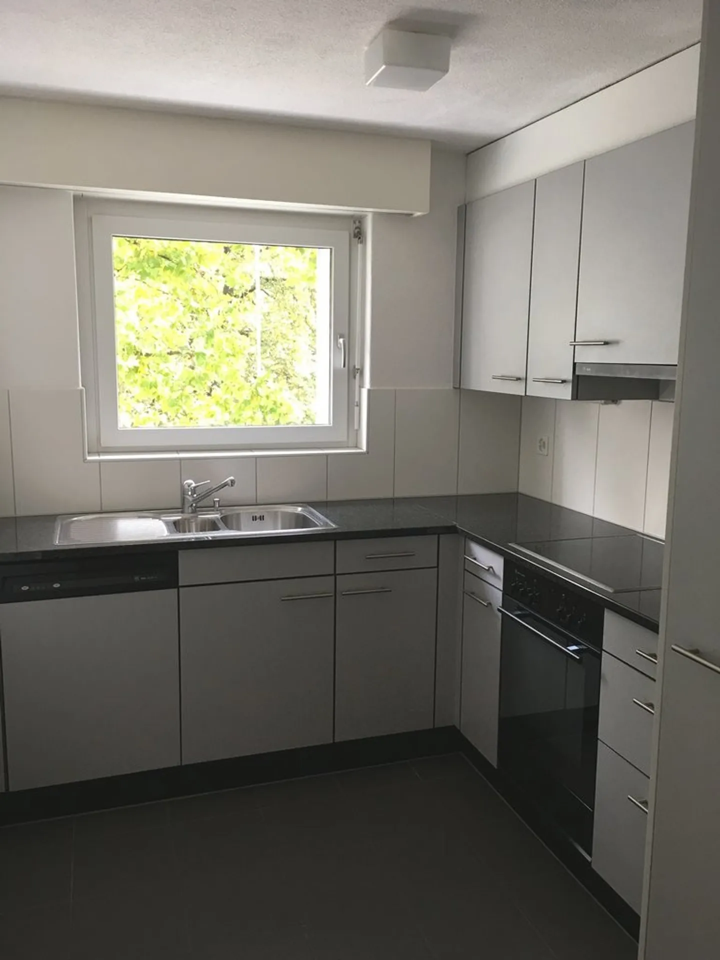 Ici attend votre nouveau chez-vous - Photo 2 sur 9