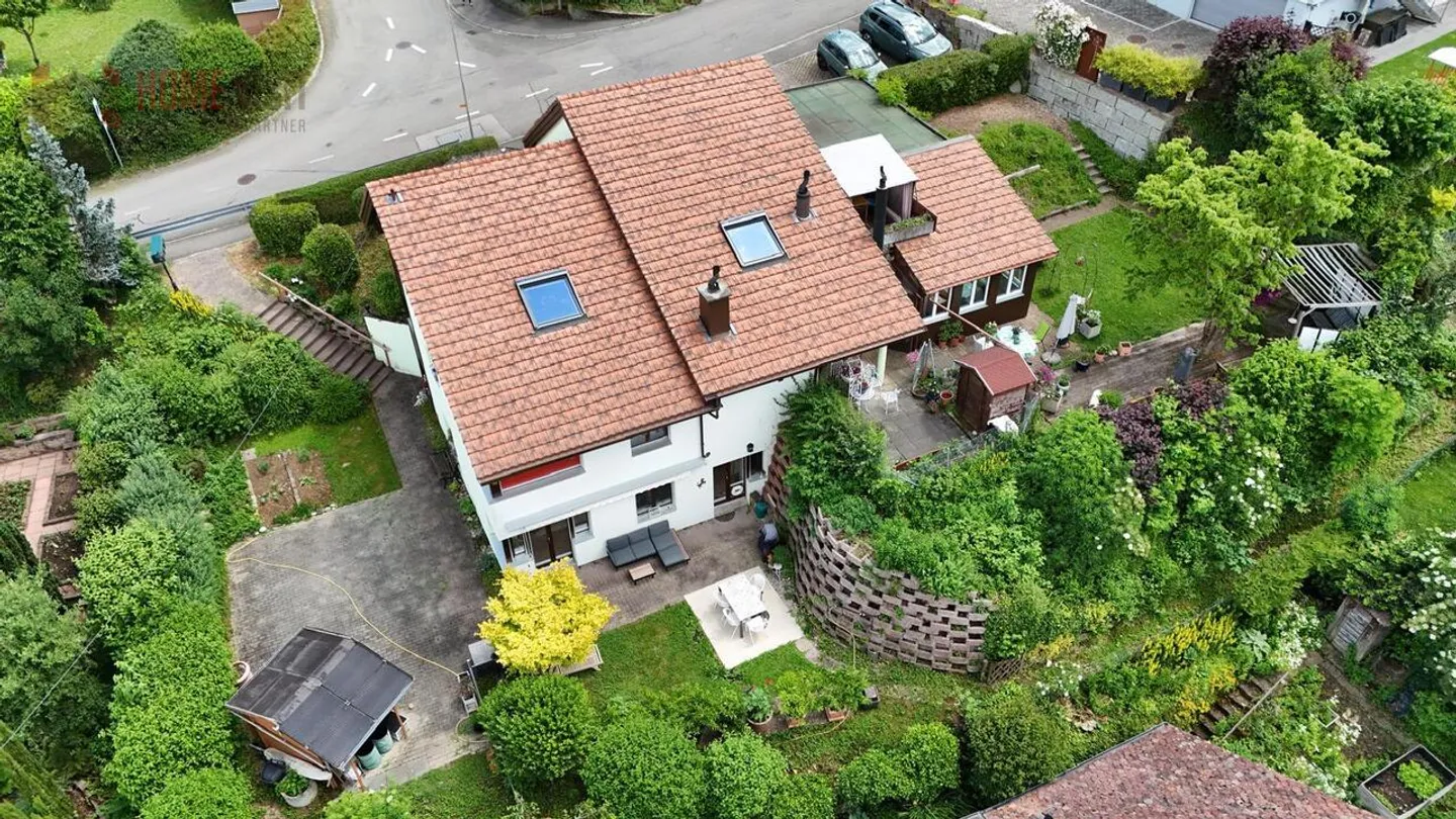 Charmantes Mehrfamilienhaus - Foto 1 von 34