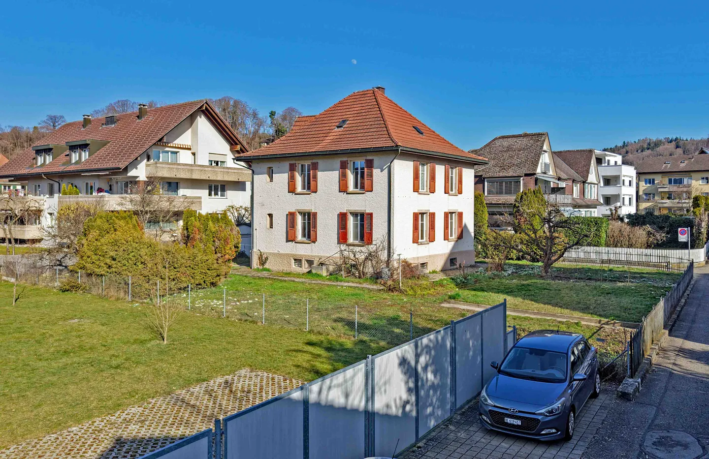 The historic house with a huge garden in an ideal location, so large that two apartments are possible - Photo 5 of 23
