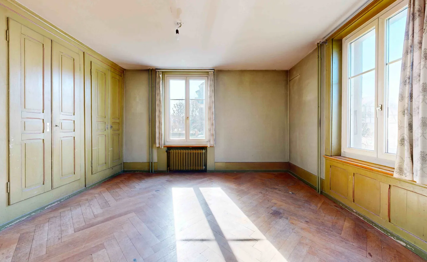 The historic house with a huge garden in an ideal location, so large that two apartments are possible - Photo 15 of 23