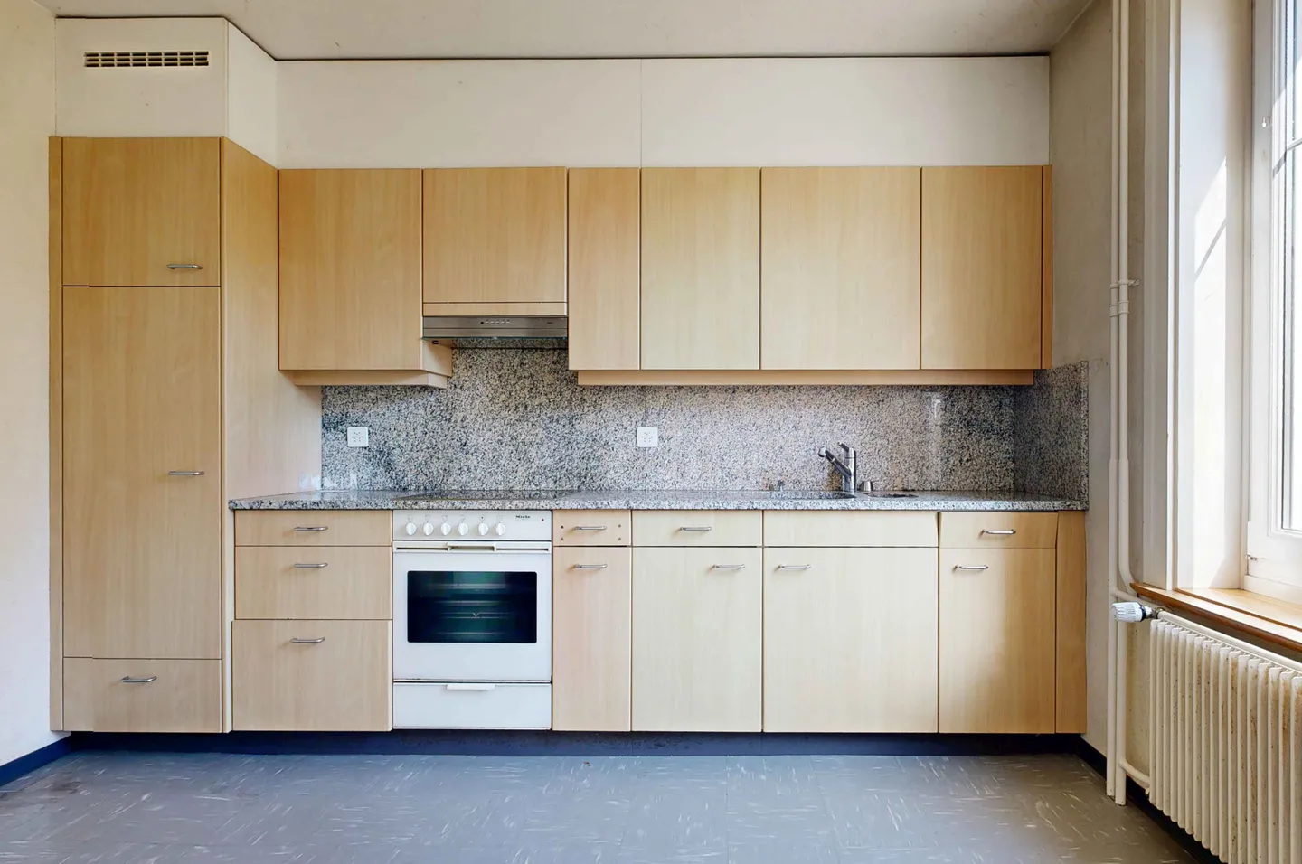 The historic house with a huge garden in an ideal location, so large that two apartments are possible - Photo 16 of 23
