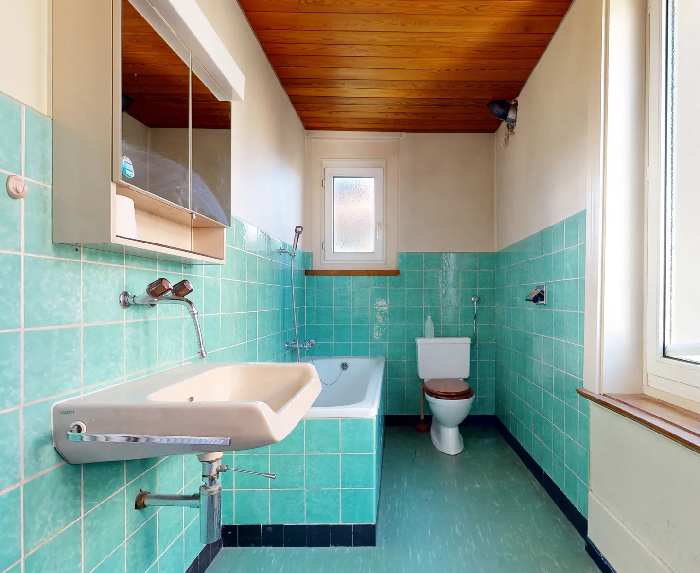 The historic house with a huge garden in an ideal location, so large that two apartments are possible - Photo 17 of 23
