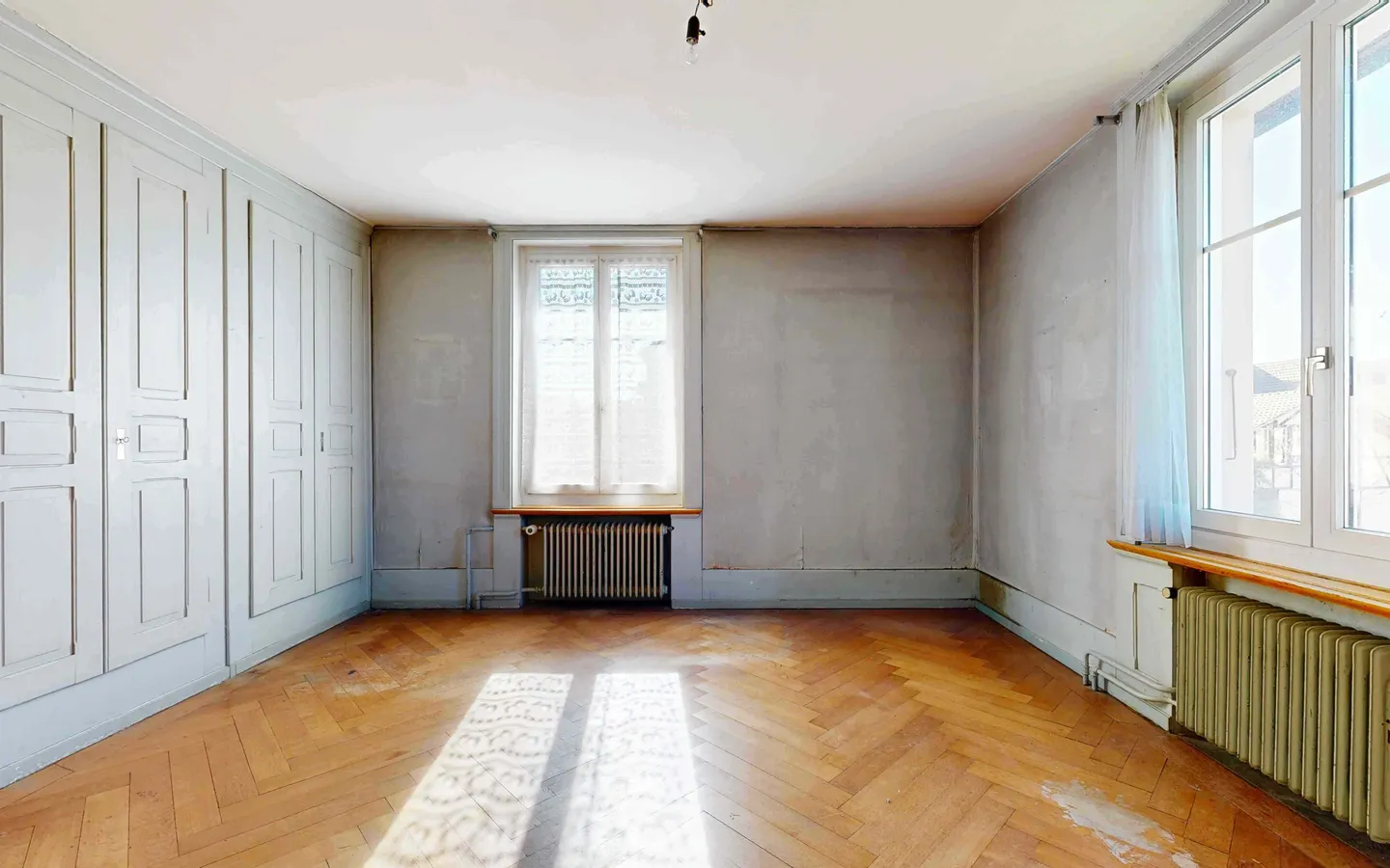 The historic house with a huge garden in an ideal location, so large that two apartments are possible - Photo 19 of 23