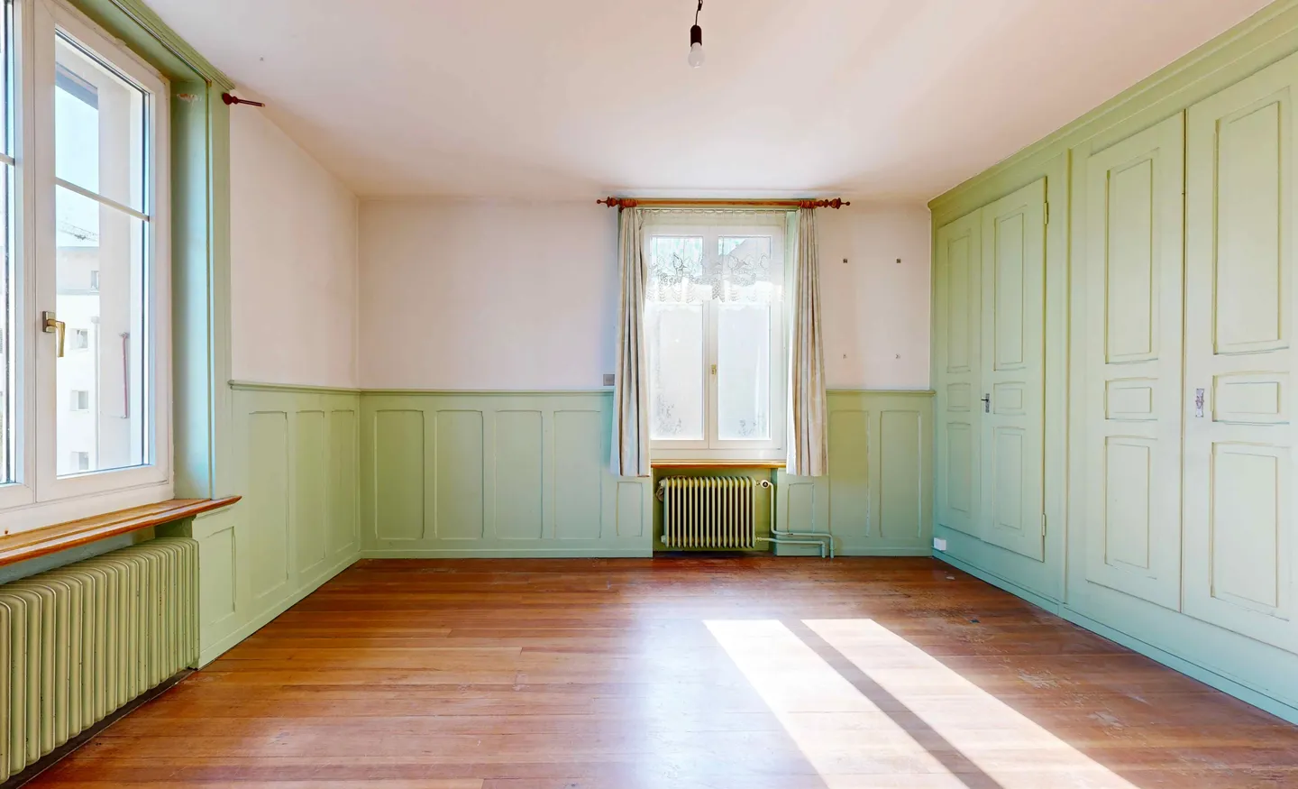 The historic house with a huge garden in an ideal location, so large that two apartments are possible - Photo 21 of 23