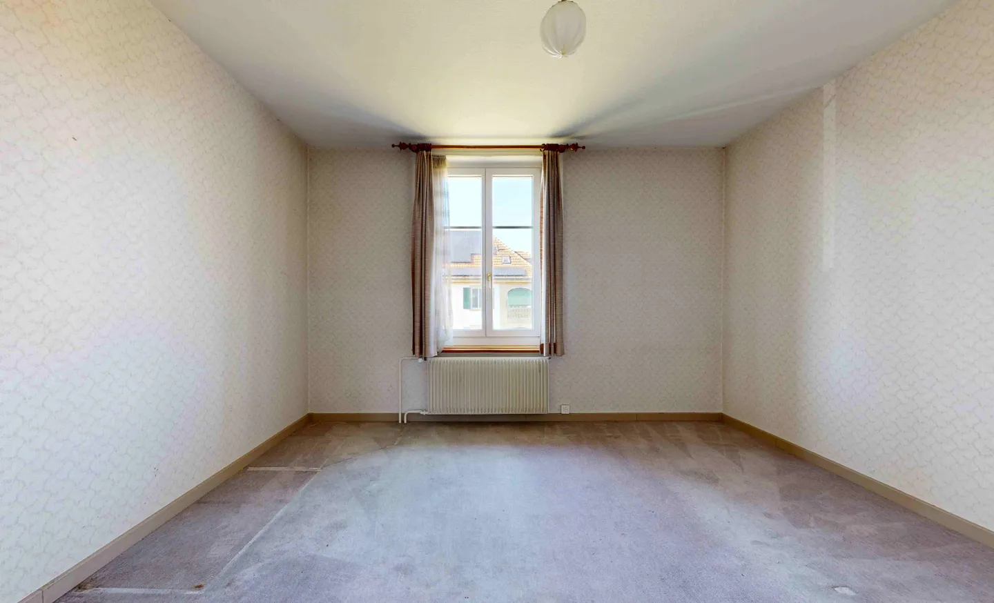 The historic house with a huge garden in an ideal location, so large that two apartments are possible - Photo 22 of 23