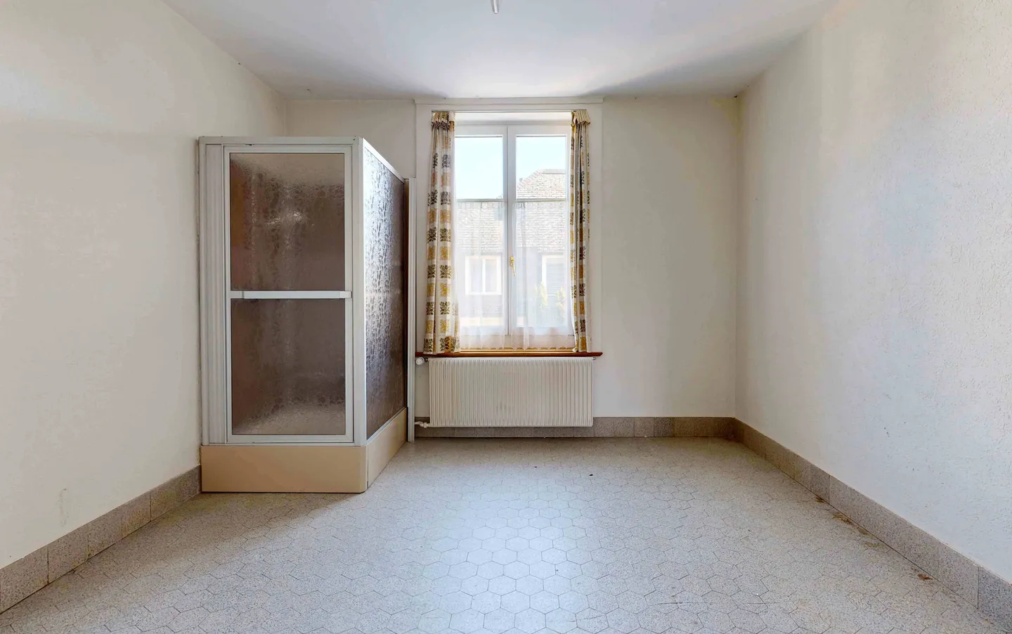 The historic house with a huge garden in an ideal location, so large that two apartments are possible - Photo 23 of 23