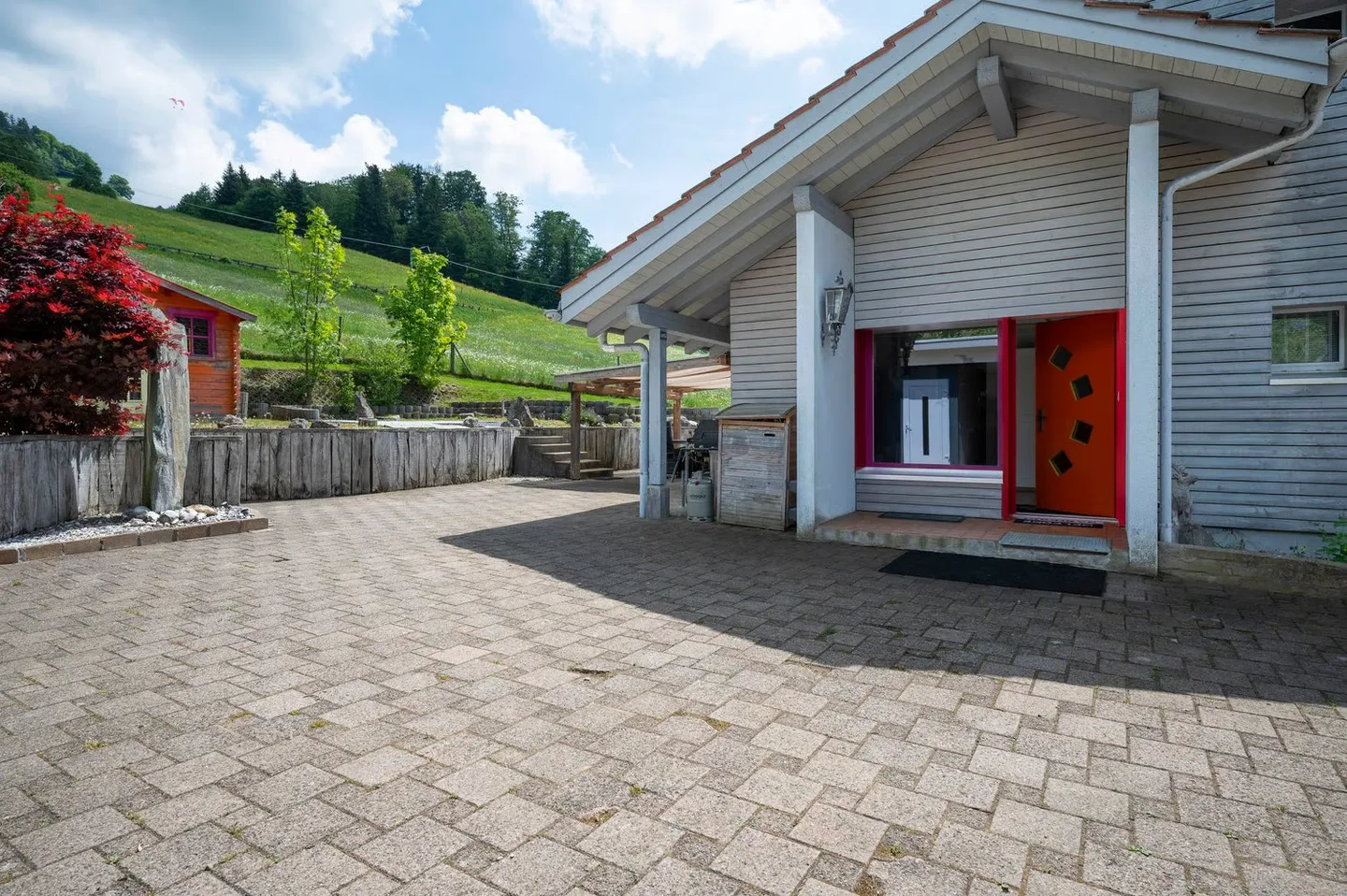Exclusive Country House Idyl with 3,874 m² of Land, Large Natural Pond and Alpine View - Photo 8 of 24