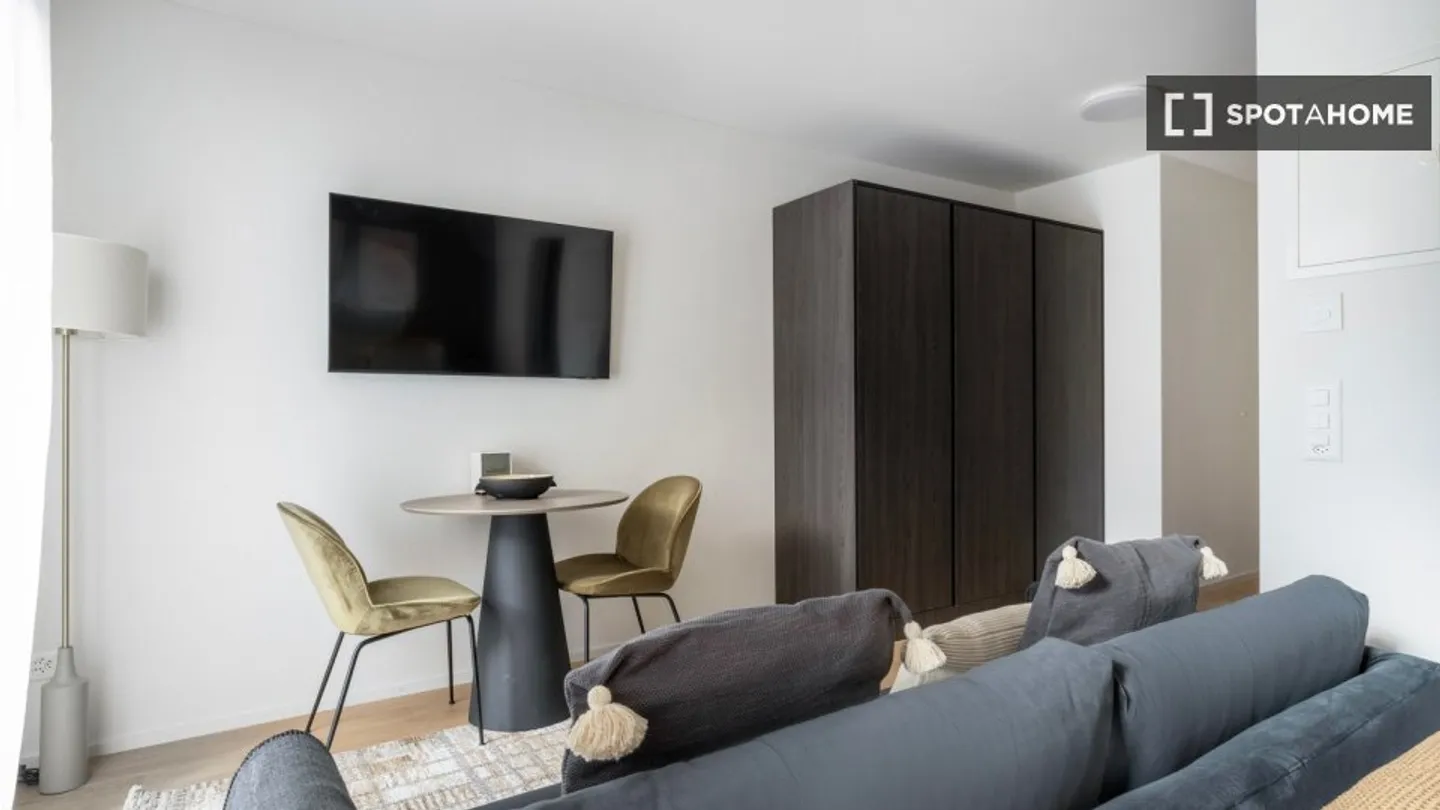 Discover, visit, and rent your new home online with complete confidence. - Photo 2 of 8