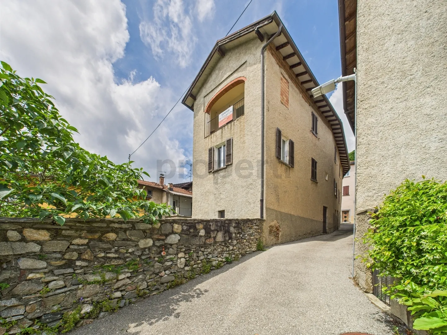8-room house with authentic charm in the historic village of Novaggio with panoramic views and lake view - Photo 1 of 13