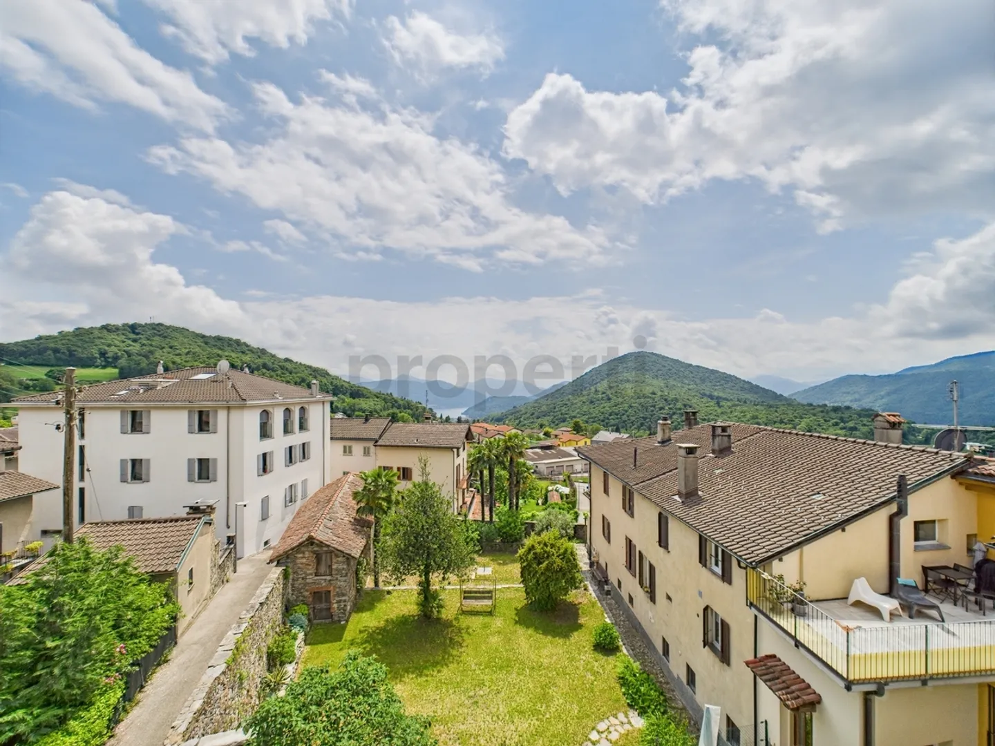 8-room house with authentic charm in the historic village of Novaggio with panoramic views and lake view - Photo 2 of 13