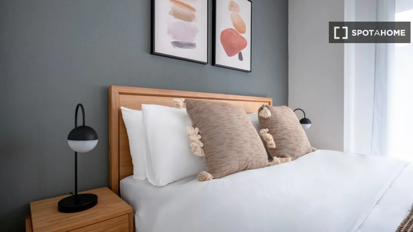 Discover, visit, and rent your new home online with complete confidence. - Photo 8 of 8