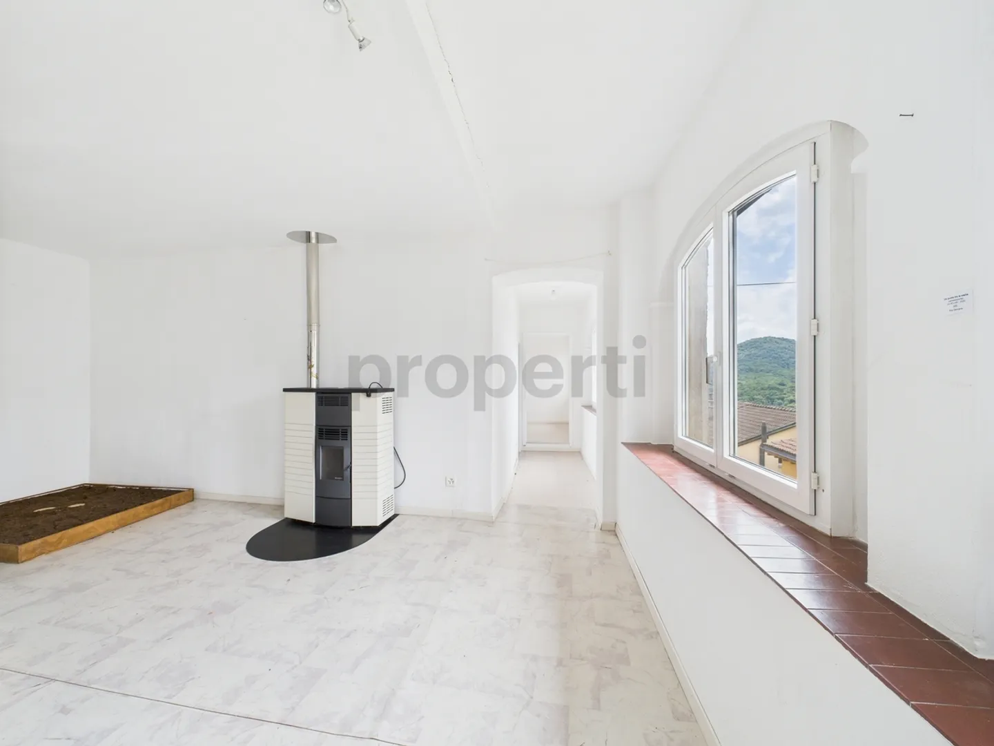 8-room house with authentic charm in the historic village of Novaggio with panoramic views and lake view - Photo 7 of 13
