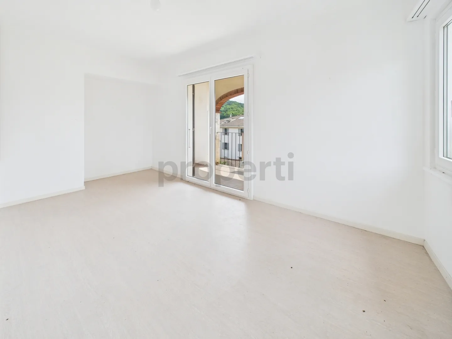 8-room house with authentic charm in the historic village of Novaggio with panoramic views and lake view - Photo 10 of 13
