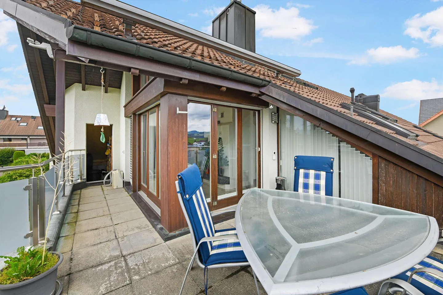 Ampio e luminoso attico con posto auto sotterraneo - Foto 10 di 13