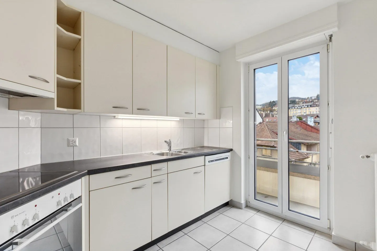 2.5-room apartment in the center of Neuchâtel - No deposit required! - Photo 5 of 8