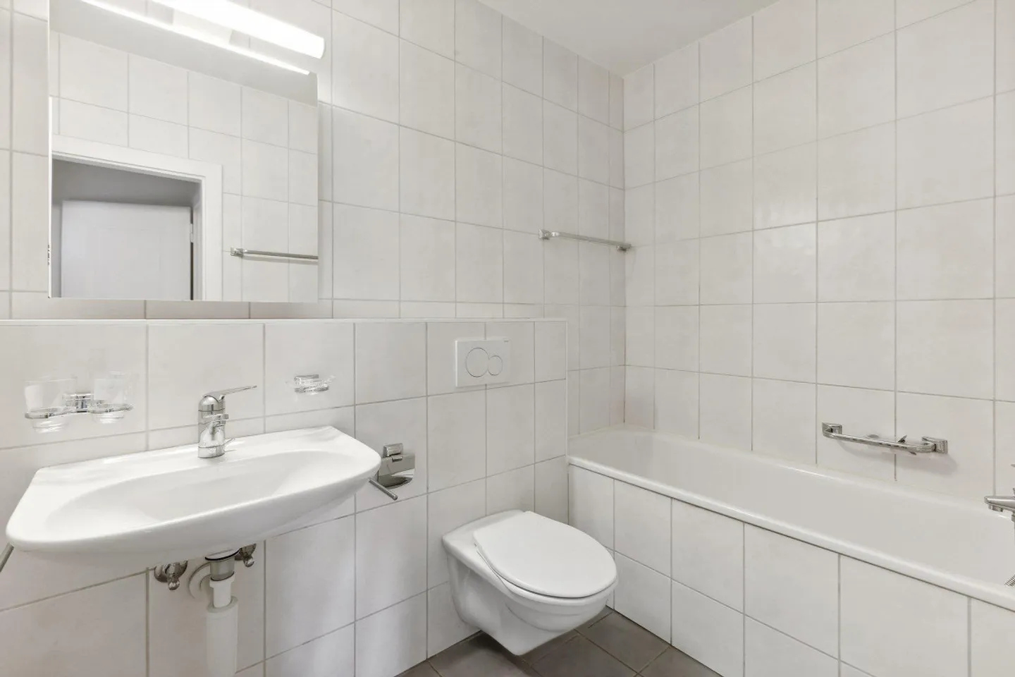 2.5-room apartment in the center of Neuchâtel - No deposit required! - Photo 6 of 8