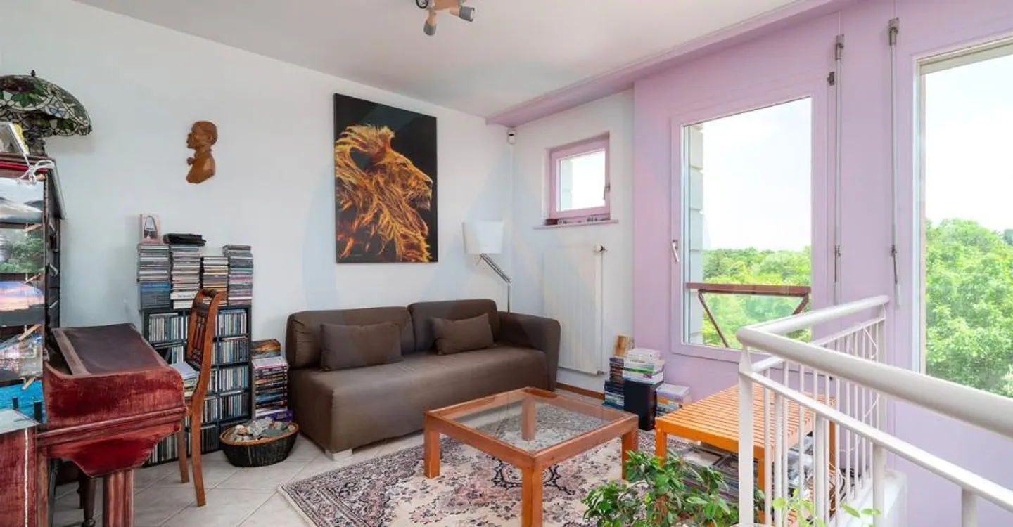 Spacious well-maintained 5.5-room house with garden two minutes from Aubonne - Photo 4 of 11