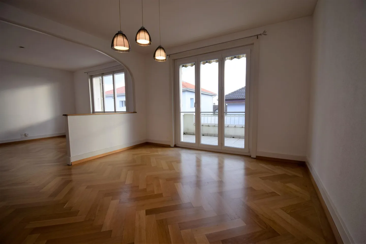 Very large and bright 3.5 rooms with large balcony - Photo 2 of 9