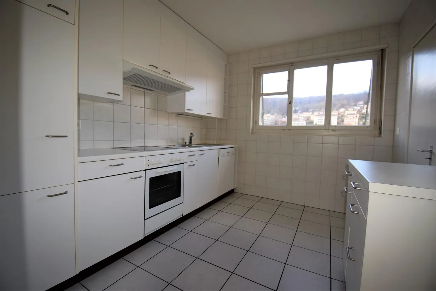 Very large and bright 3.5 rooms with large balcony - Photo 4 of 9