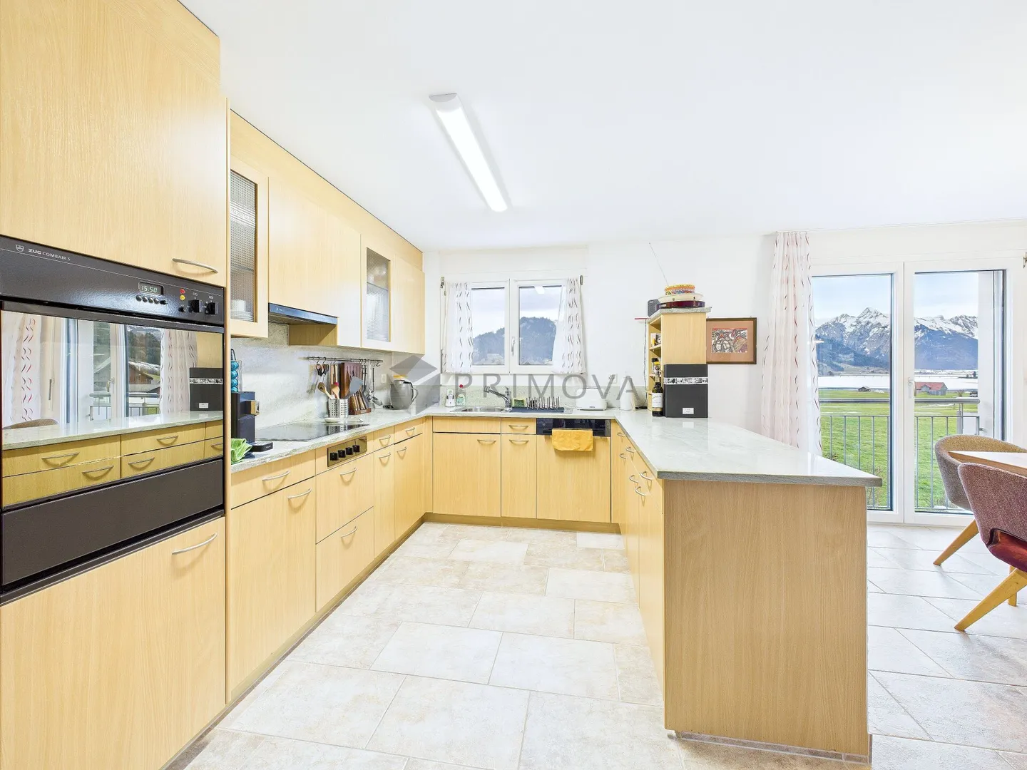 Vivere sopra il mare di nebbia: grande appartamento di 5,5 stanze con vista panoramica sul Sihlsee. - Foto 3 di 13