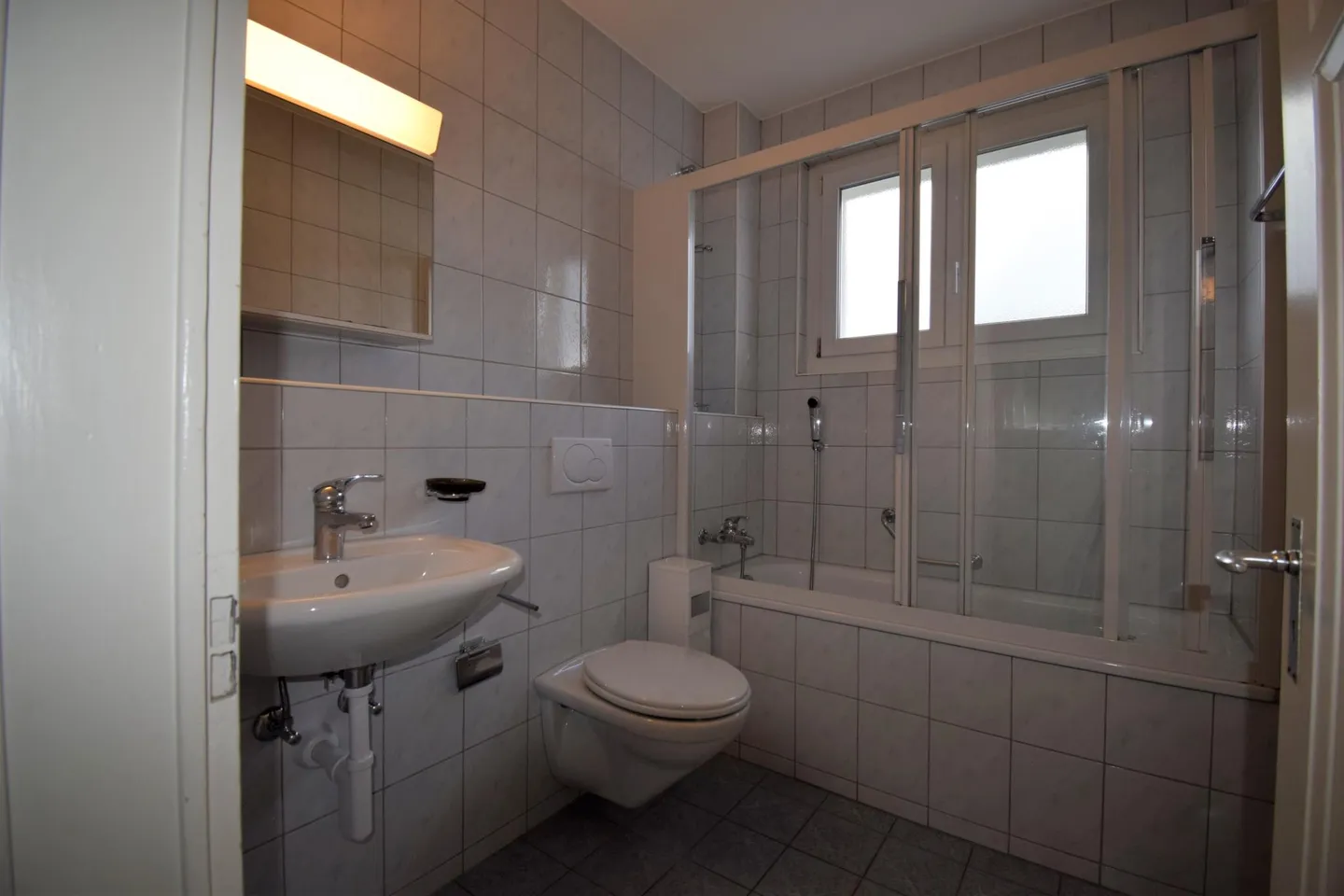 Very large and bright 3.5 rooms with large balcony - Photo 7 of 9