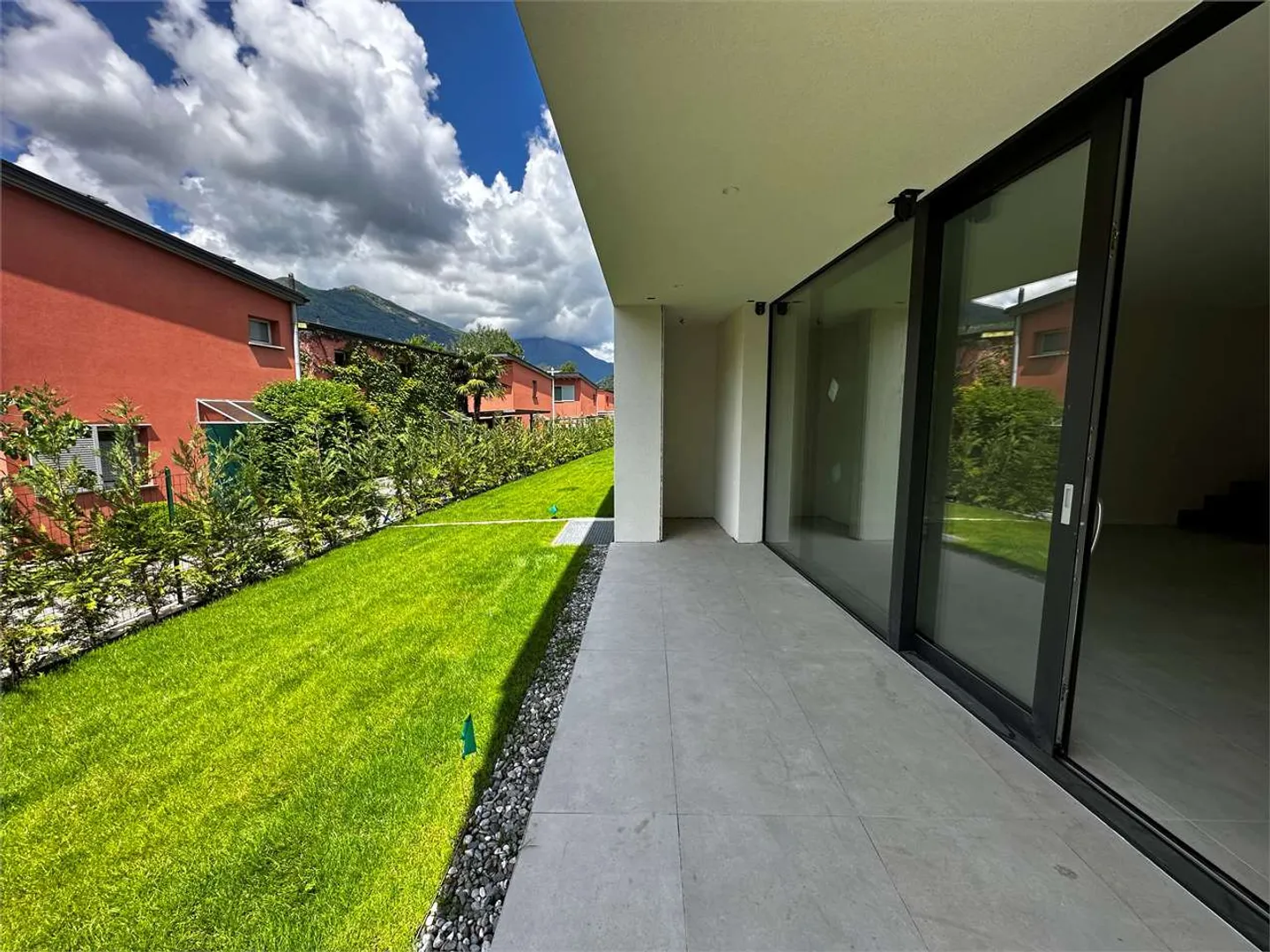 NOUVELLES VILLAS AVEC JARDIN DANS UN EMPLACEMENT EXCLUSIF - Photo 2 sur 20