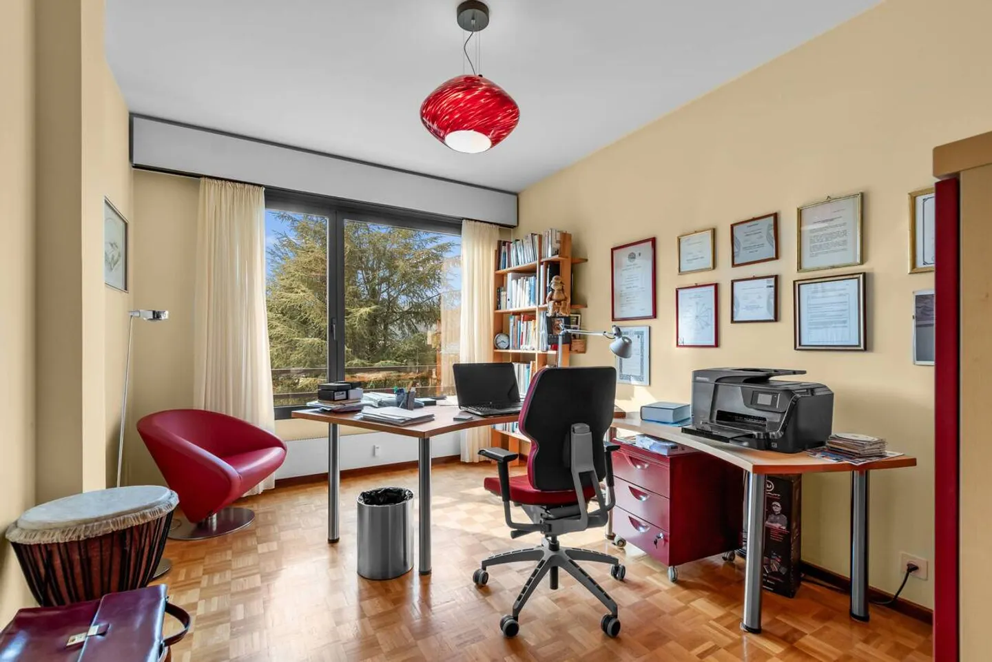 Luxury Apartment with Lake View - Photo 8 of 14