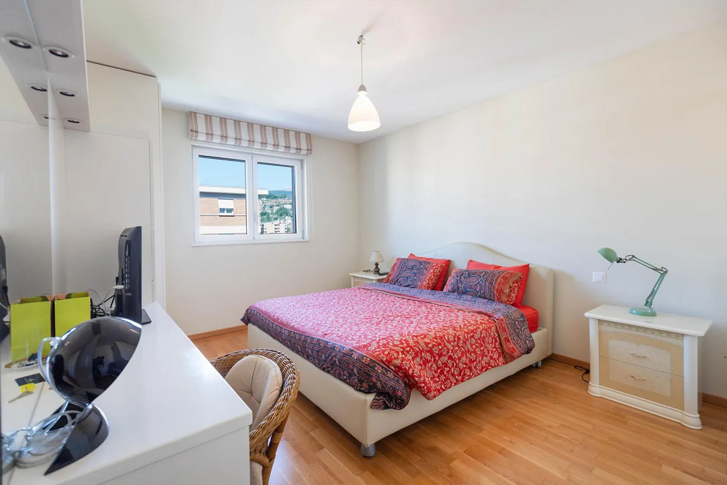 Lugano: geräumige 4,5-Zimmer-Wohnung mit freiem Blick - Foto 3 von 12