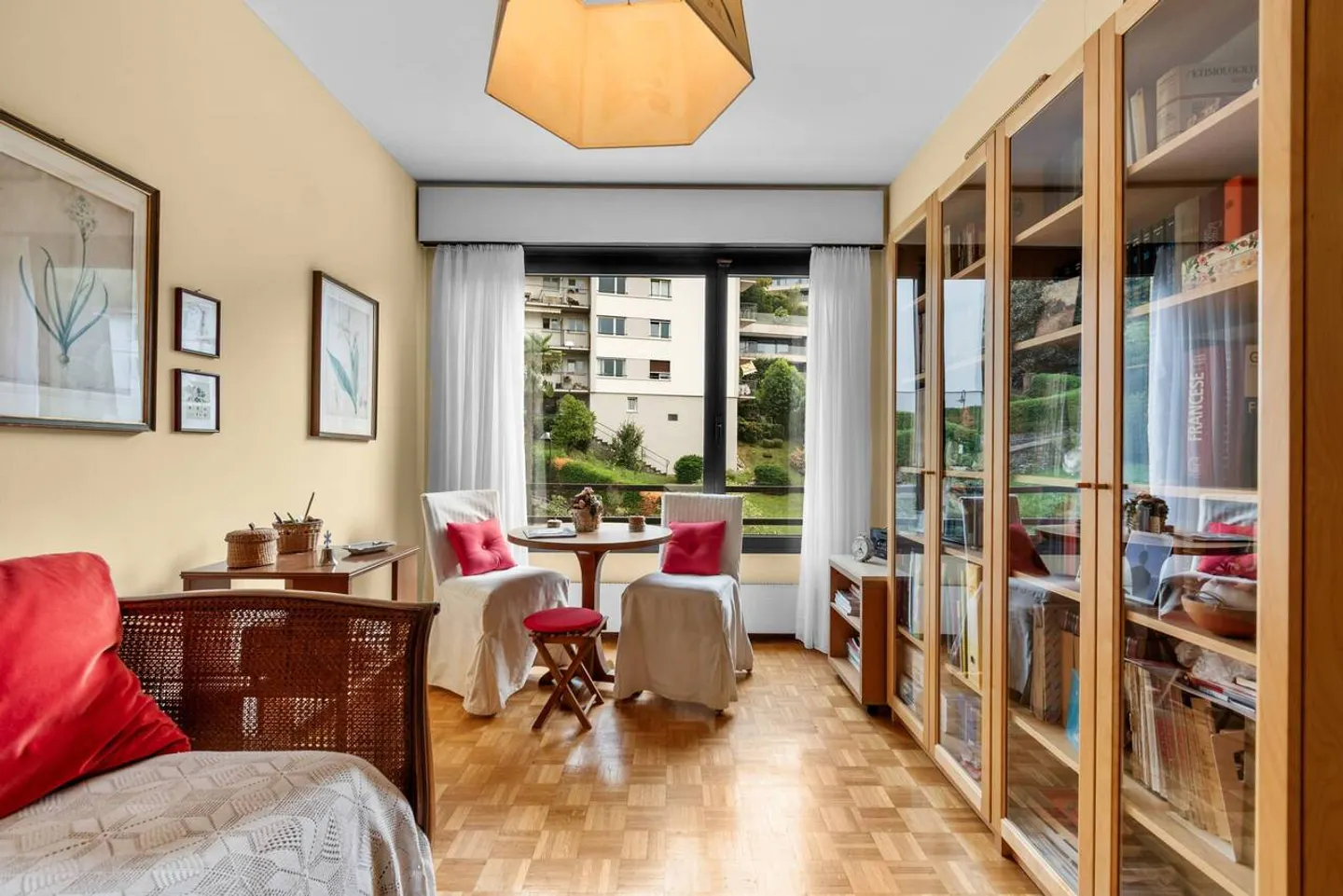 Luxury Apartment with Lake View - Photo 9 of 14