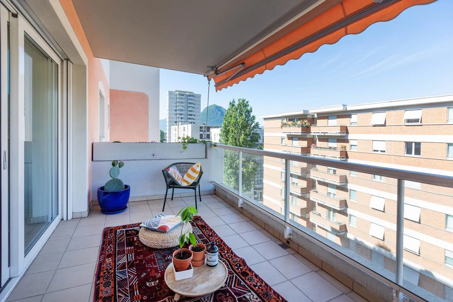 Lugano: geräumige 4,5-Zimmer-Wohnung mit freiem Blick - Foto 4 von 12