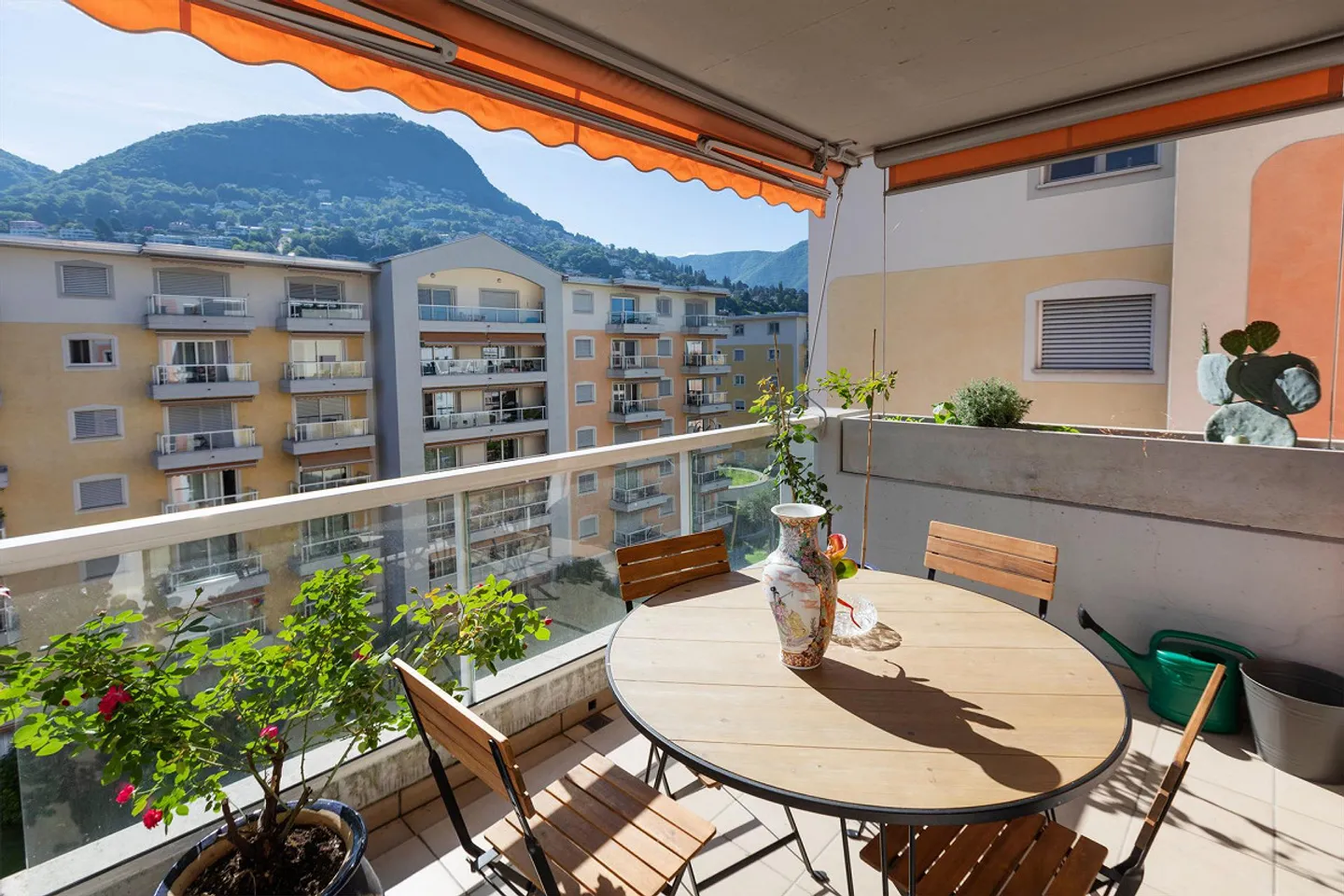 Lugano: geräumige 4,5-Zimmer-Wohnung mit freiem Blick - Foto 5 von 12