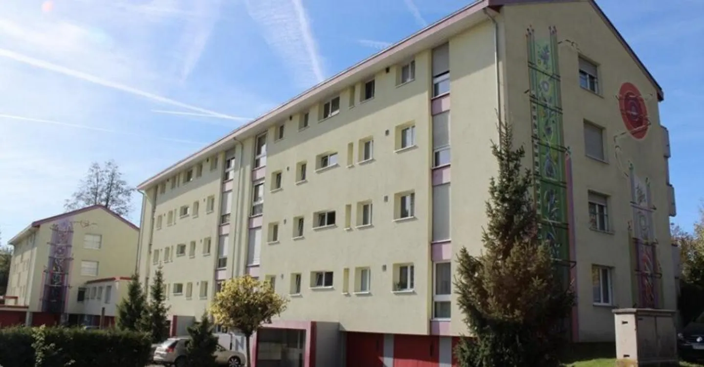 Lumineux appartement de 4 pièces avec balcon - Photo 1 sur 11