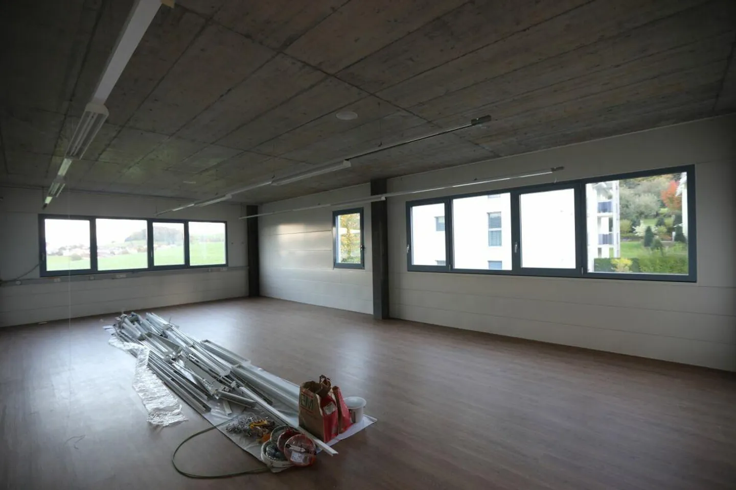 Bureau ou espace de stockage nouvellement construit - Photo 2 sur 5