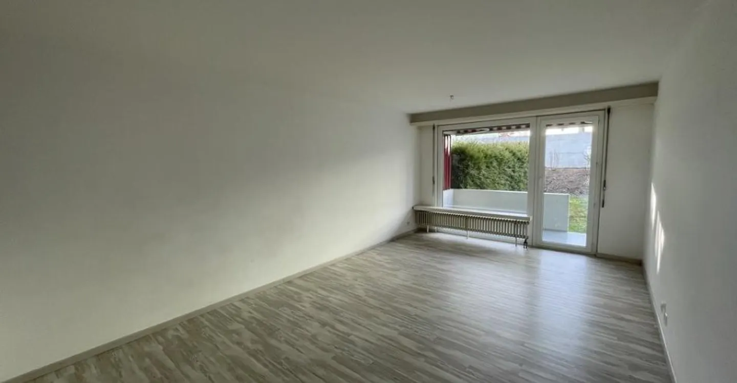 Lumineux appartement de 4 pièces avec balcon - Photo 2 sur 11
