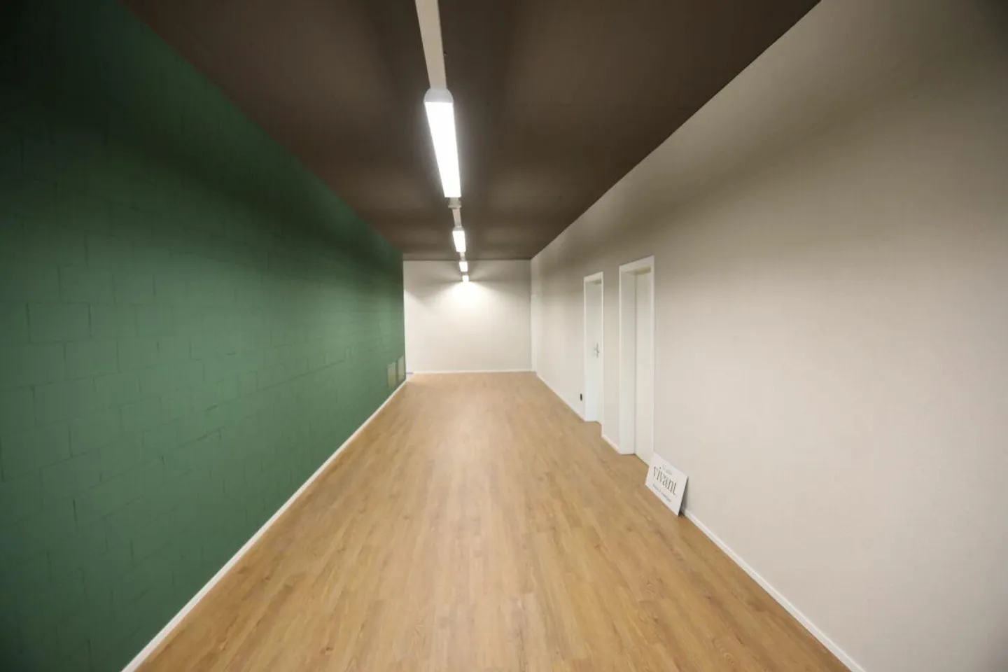 Bureau ou espace de stockage nouvellement construit - Photo 3 sur 5